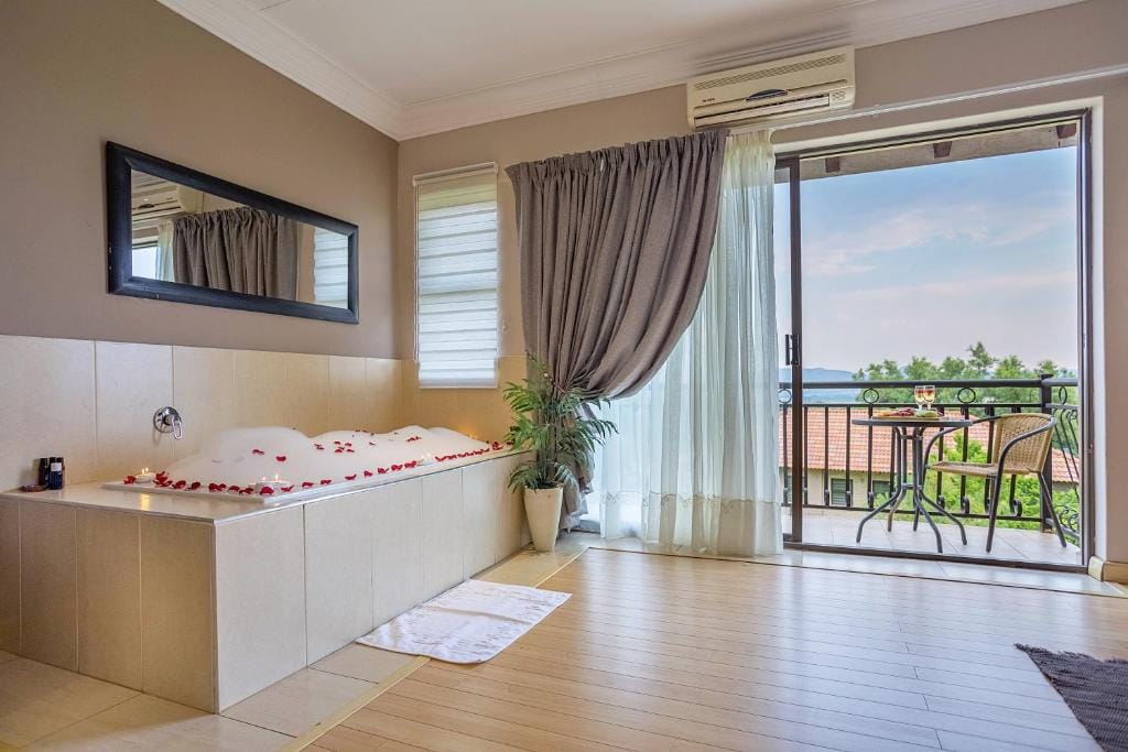 Three Oaks and an Aloe Boutique Hotel — 3