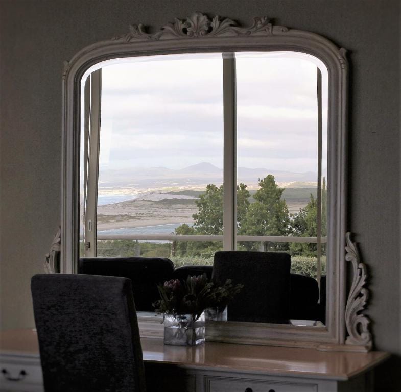 Mosselberg on Grotto Beach — 4