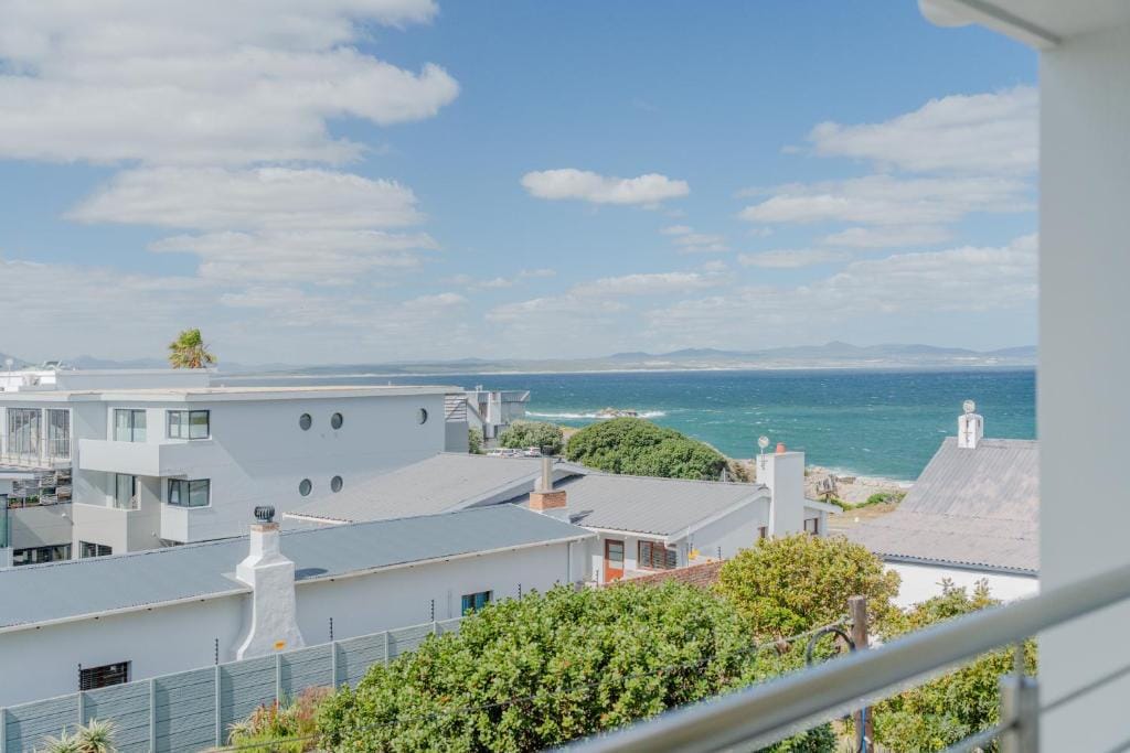 One Marine Drive Boutique Hotel & Spa by The Living Journey Collection — 1