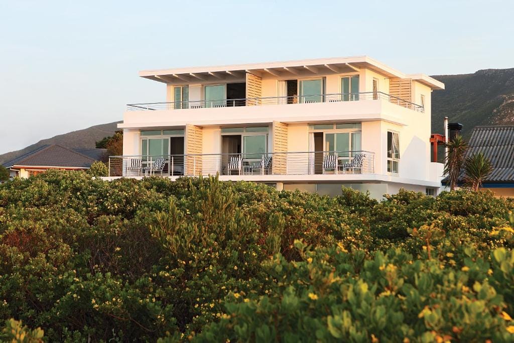 One Marine Drive Boutique Hotel & Spa by The Living Journey Collection — 3