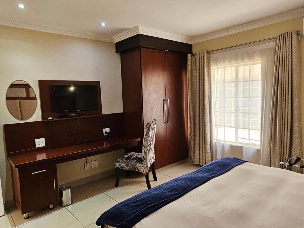 Booth Suite Hotel Mafikeng — 1