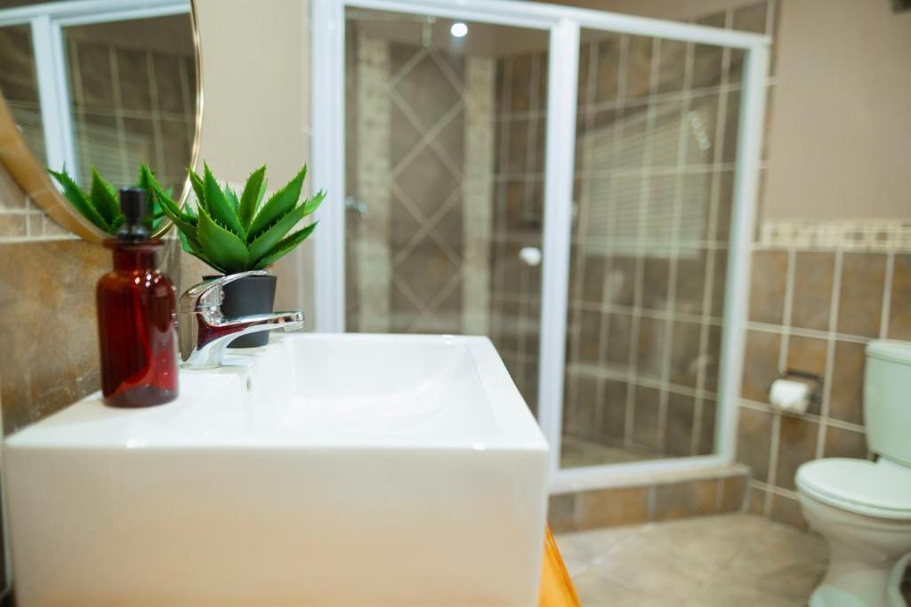 Silverlakes Farm Hotel — 3
