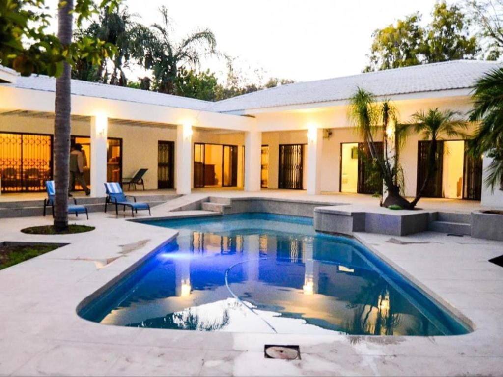 White House River Manor — 1