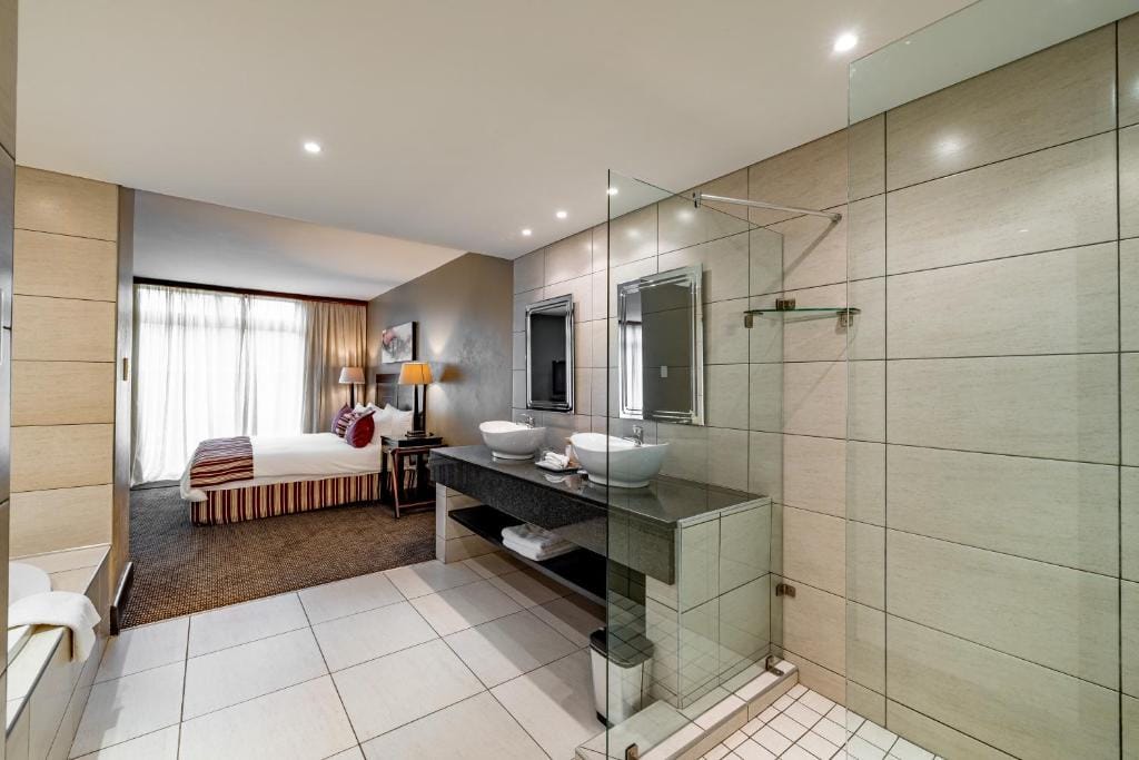 African Sky Hotels - Pine Lake Inn — 3